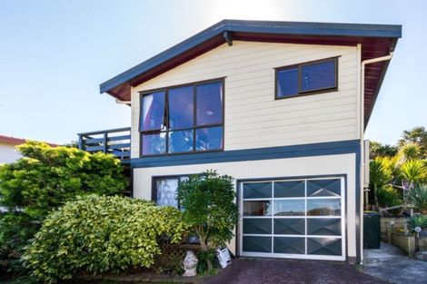 Photo of property in 9 Inlet View, Titahi Bay, Porirua, 5022