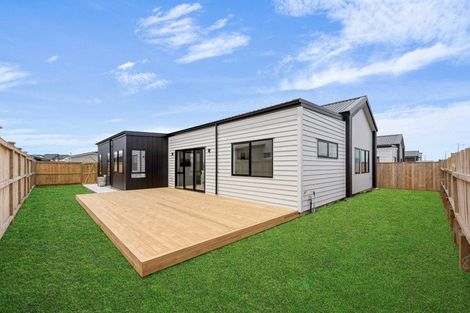 Photo of property in 73 Clarks Beach Road, Clarks Beach, 2122