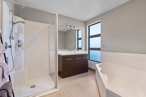 Photo of property in 189 Heta Road, Highlands Park, New Plymouth, 4312