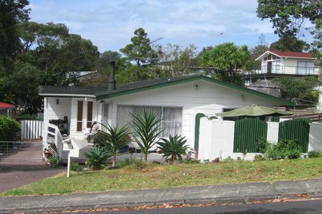 Photo of property in 3 Teviot Place, Totara Vale, Auckland, 0629