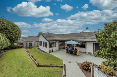 Photo of property in 15 Hogarth Rise, West Harbour, Auckland, 0618