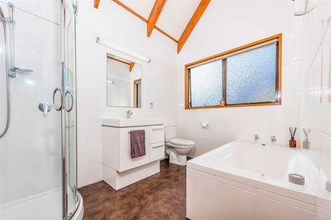 Photo of property in 1/3 Lynngate Place, Hillcrest, Auckland, 0627