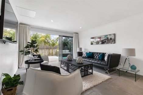 Photo of property in 6 Canonbie Place, East Tamaki Heights, Auckland, 2016