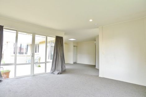 Photo of property in 104 Kingdale Road, Henderson, Auckland, 0610