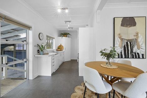 Photo of property in 14 Calvert Road, Moturoa, New Plymouth, 4310