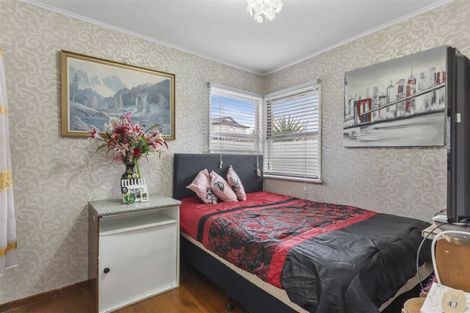 Photo of property in 11 Paragon Avenue, Beach Haven, Auckland, 0626