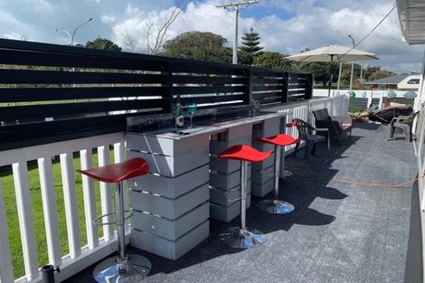 Photo of property in 93 Broadway, Waitara, 4320