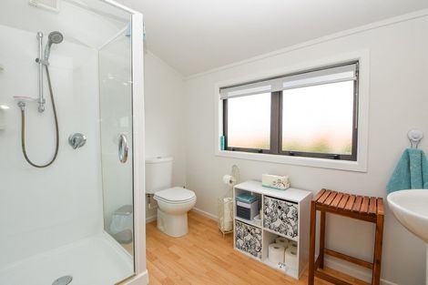 Photo of property in 8 Daffodil Grove, Carterton, 5713