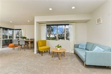 Photo of property in 2/26 Dallinghoe Crescent, Milford, Auckland, 0620