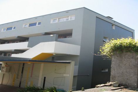 Photo of property in 3/4 Claremont Grove, Mount Victoria, Wellington, 6011