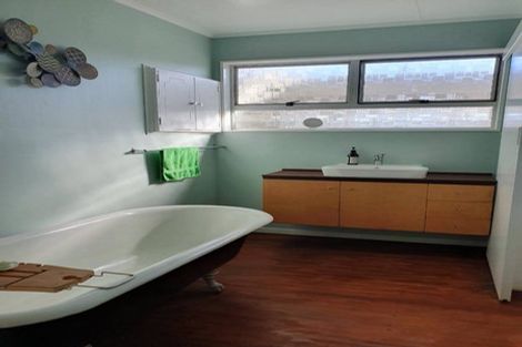 Photo of property in 356 Kuku Beach Road, Kuku, Levin, 5570