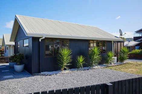 Photo of property in 37a Kotare Place, South Bay, Kaikoura, 7300