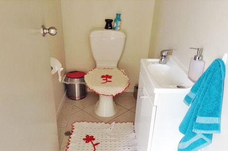 Photo of property in 4 Barnea Circle, Glen Eden, Auckland, 0602