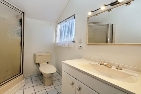 Photo of property in 11a Avonleigh Road, Green Bay, Auckland, 0604