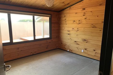 Photo of property in 10 Jane Street, Waikanae Beach, Waikanae, 5036