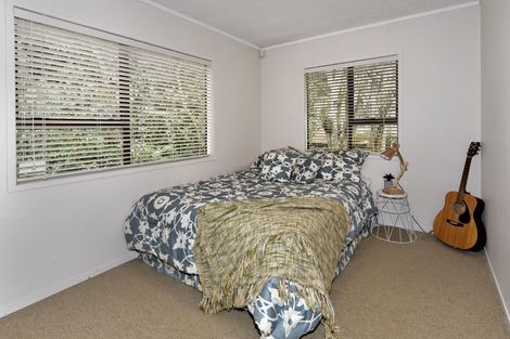 Photo of property in 1 South Lynn Road, Titirangi, Auckland, 0604