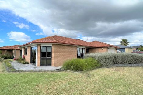 Photo of property in 2 Tir Conaill Avenue, Flat Bush, Auckland, 2019