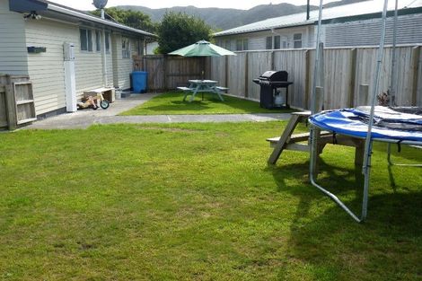 Photo of property in 3 Wimbledon Grove, Wainuiomata, Lower Hutt, 5014