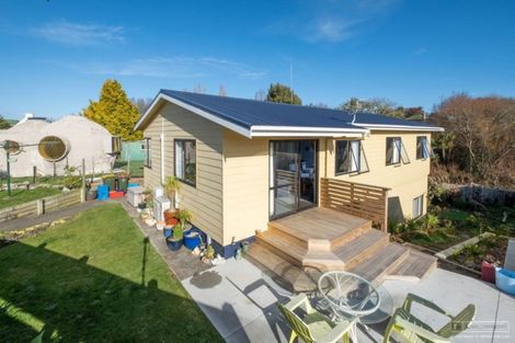 Photo of property in 19 Chartwell Drive, Eltham, 4322