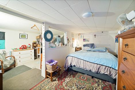 Photo of property in 64 Sylvan Crescent, Te Atatu South, Auckland, 0610