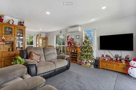 Photo of property in 7 Woodman Place, West Harbour, Auckland, 0618