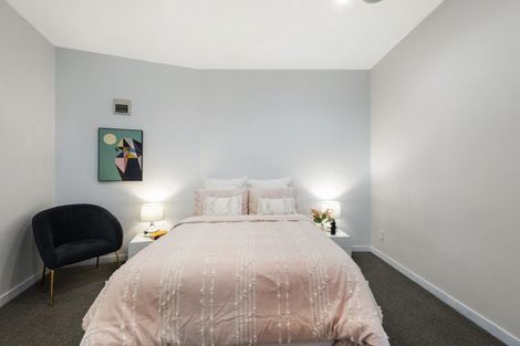 Photo of property in Endeavour Apartments, 18/125 Thorndon Quay, Pipitea, Wellington, 6011