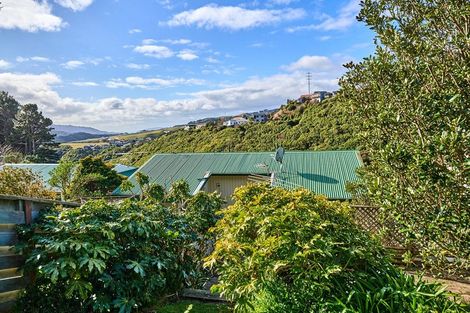 Photo of property in 34a Colchester Crescent, Newlands, Wellington, 6037