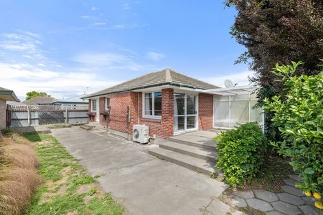 Photo of property in 11 Daniels Road, Redwood, Christchurch, 8051