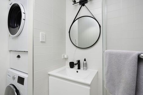 Photo of property in 1/72l Kitchener Road, Milford, Auckland, 0620