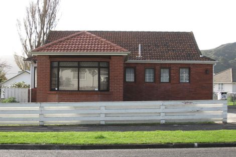 Photo of property in 28 Newcombe Street, Naenae, Lower Hutt, 5011
