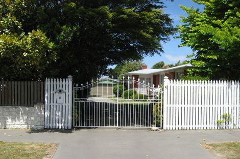 Photo of property in 5 Mirfield Place, Russley, Christchurch, 8042