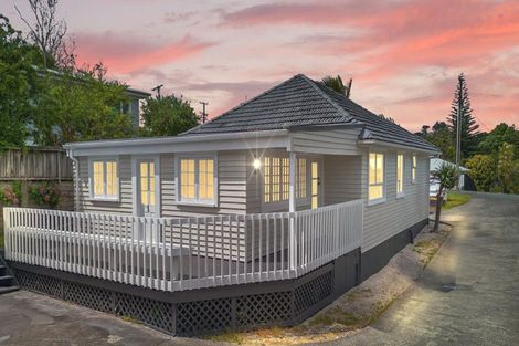 Photo of property in 1/27 Peach Road, Glenfield, Auckland, 0629