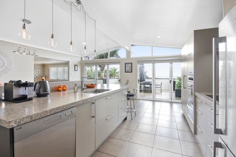 Photo of property in 26 Pipitea Place, Massey, Auckland, 0614