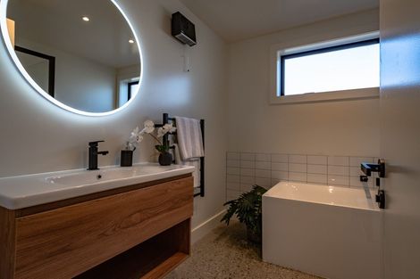 Photo of property in 34 Shepherd Road, Jacks Point, Queenstown, 9371