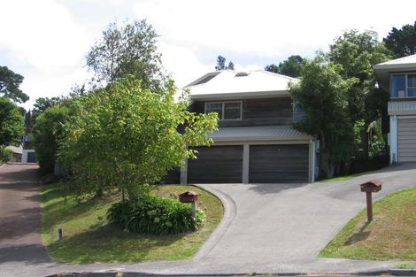 Photo of property in 1/18 Strabo Place, Windsor Park, Auckland, 0632