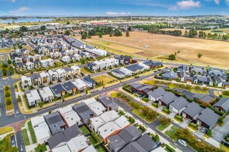 Photo of property in 6 Gallantry Crescent, Papakura, 2110