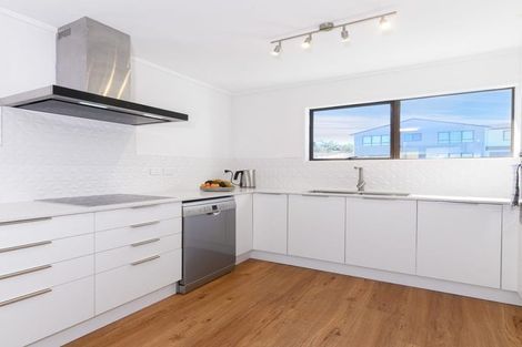 Photo of property in 2/68 View Road, Henderson, Auckland, 0612