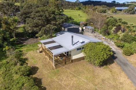 Photo of property in 207 Mangakura Road, Helensville, 0875