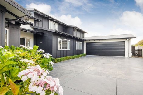 Photo of property in 5 Fairway Grove, Hokowhitu, Palmerston North, 4410