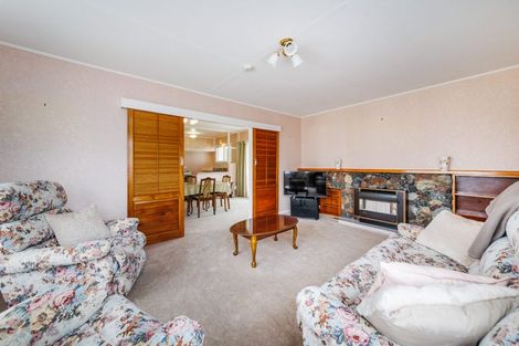 Photo of property in 18 Tararua Terrace, Cloverlea, Palmerston North, 4412