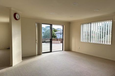 Photo of property in 10 Nimstedt Avenue, Oteha, Auckland, 0632