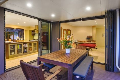 Photo of property in 70 Manor Park, Sunnyhills, Auckland, 2010