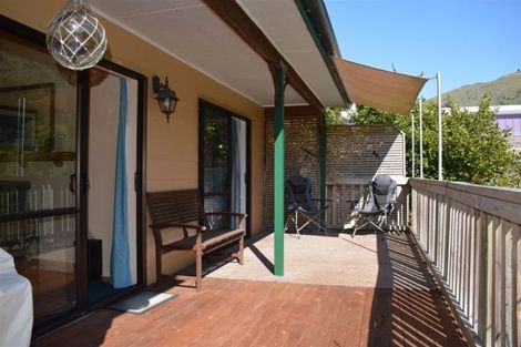 Photo of property in 68 Lukes Road, Little Akaloa, 7583