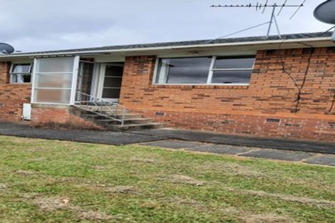 Photo of property in 2/200 Edmonton Road, Te Atatu South, Auckland, 0610