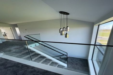 Photo of property in 4 Pineview Drive, Rosehill, Papakura, 2113