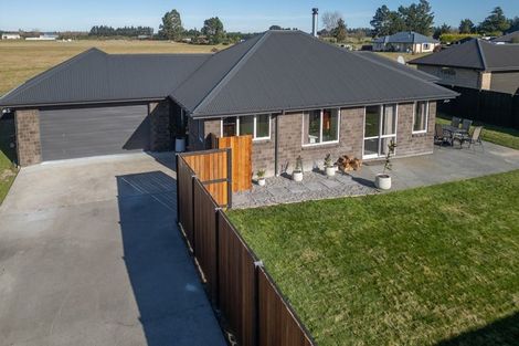 Photo of property in 15 Ruru Place, Oxford, 7430