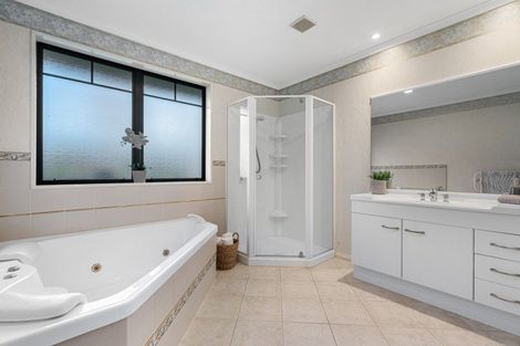 Photo of property in 140 Gravatt Road, Papamoa Beach, Papamoa, 3118