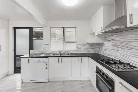 Photo of property in 2/11 Overton Road, Papatoetoe, Auckland, 2025