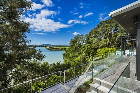 Photo of property in 10a First Avenue, Stanley Point, Auckland, 0624