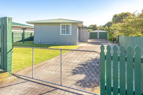 Photo of property in 2 Kotuku Street, Castlecliff, Whanganui, 4501